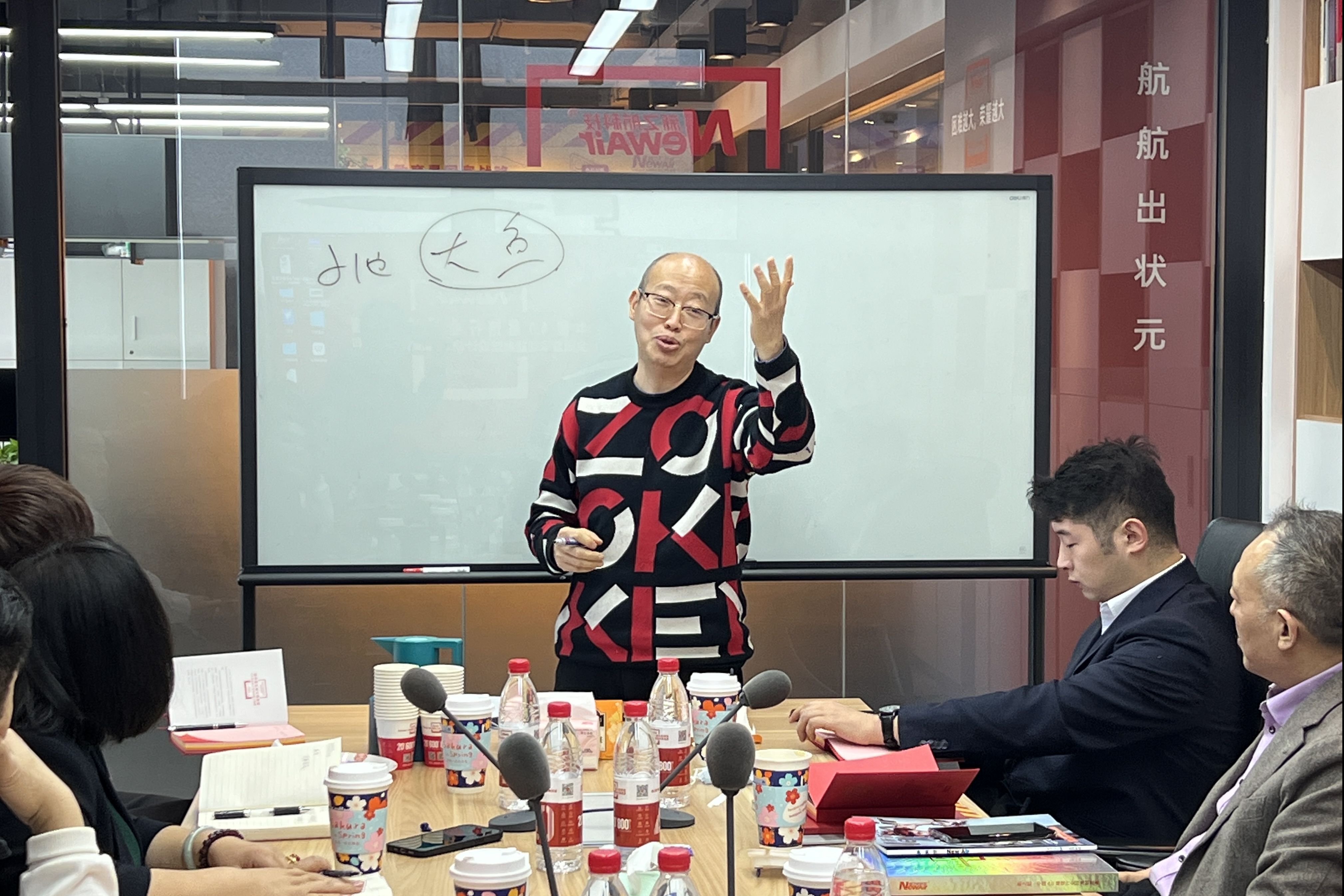 中國股權激勵第一人張冰與新之航戰(zhàn)略合作，共同開創(chuàng)中國展館設計行業(yè)新未來